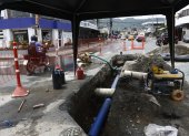 Arreglos de tubería en la avenida Guayacanes, en la ciudadela Urdesa.