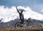 Richard Carapaz, ciclista ecuatoriano del INEOS, entrenó en la ruta al volcán Cotopaxi.