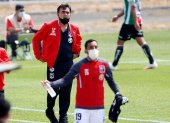 Gustavo Quinteros tendrá una prueba de fuego mañana para salvar al Colo Colo del descenso.