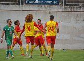 Los jugadores de Aucas festejan uno de los tantos que sirvieron para derrotar al Mushuc Runa