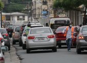 Los cuidadores de carros se han adueñado de las calles para convertirlas en parqueaderos públicos..

FECHA : 09/02/2021 

Agencia (ag-extra)