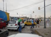La vía Daule en el norte de Guayaquil permanece cerrada ante motinamientos.