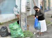La ciudadanía no respeta el horario de recolección de basura.