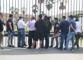 Hace casi un año, familiares esperaban por horas noticias de sus fallecidos en el Parque de la Paz.