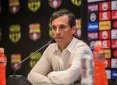 El técnico de Barcelona, Fabián Bustos, afirmó que solo jugará con un nueve.