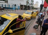 Los taxis amarillos ayer ofrecían el servicio compartido, como hasta el miércoles pasado lo hacían las taxirrutas, hacia el cantón Durán.