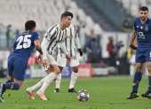 Cristiano Ronaldo (c) y su equipo, Juventus, fueron eliminados de la Champions.