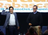 En la imagen, el candidato correísta Andrés Araúz, junto a su compañero de fórmula Carlos Rabascall.