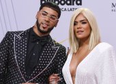 Anuel y Karol G. en una premiación. La pareja de artista pusieron fin a su noviazgo.