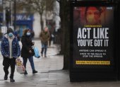 Cartel del gobierno británico sobre el coronavirus en Londres.