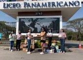 Los estudiantes del Liceo Panamericano recolecta comida, libros y ropa para donarlos.