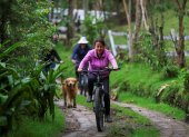 Vista de la "Estancia de la Campiña", con sus bicicletas eléctricas utilizadas por los turistas, el 22 de marzo, en Nono, al noroeste de Quito.