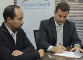Juan Ribas (derecha) estuvo al frente de la estatal Seguros Sucre entre 2012 y 2017.