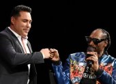 Anuncio. De la Hoya dio la noticia el viernes en Las Vegas, junto al rapero Snoop Dogg.