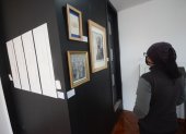 La exposición reúne piezas de reconocidos artistas del grabado y de creadores jóvenes.