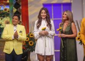 Alejandra fue recibida con girasoles por sus compañeros del programa.