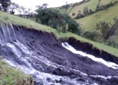 Un deslave provocó la pérdida de agua potable en tres parroquias.