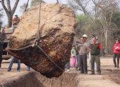 Fotografía cedida hoy por la Asociación Chaqueña de Astronomía que muestra el levantamiento en 2016 del meteorito Gancedo, en la provincia de Chaco (Argentina).
