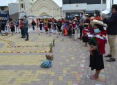 Ceremonia. Los niños y jóvenes participan en los rituales para que conozcan su significado