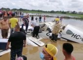 Los cuerpos fueron sacados de la avioneta y llevados al Instituto Forense de Guayaquil.