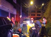 Acción. Tres ciudadanos venezolanos en dos motocicletas habrían intentado robar a un policía en el sur de Quito.