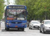 os buses contarán con adhesivos especiales para distinguir el aumento de la tarifa.