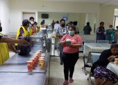 La fundación Tacita Caliente realiza varias actividades, como la venta de comida, para poder llevar ayuda a los más necesitados.