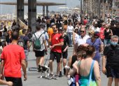 La población de Israel puede andar sin mascarillas en espacios abiertos desde el domingo pasado.
