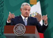 El presidente de México, Andrés Manuel López Obrador, habla durante su conferencia de prensa matutina en Palacio Nacional.