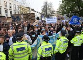 Los hinchas del Chelsea llegaron a Stamford Bridge para mostrar su rechazo por la Superliga.