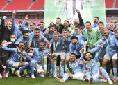 Jugadores del Manchester City celebran la consecución del primer título en este 2021.