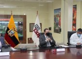 El ministro de Gobierno, Gabriel Martínez (i) junto a Zapata y al ministro de Salud, Camilo Salinas en la presentación de la evaluación.