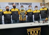 Gustavo Florentín (c) es el nuevo entrenador del The Strongest boliviano.