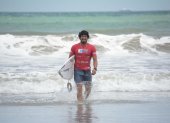 Jonathan Zambrano, más conocido como el Gato Chila, disfruta todos sus momentos en el agua, no en vano ha hecho del surf su estilo de vida.