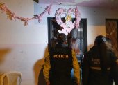 La Policía Nacional suspende un bautizo en el barrio La Cascada (Cuenca).