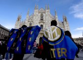 HInchas del Inter de Milán se concentraron en la Piazza del Duomo para festejar el título nacional