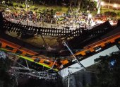 Vista aérea tomada con un drone que muestra el colapso de los vagones del metro esta noche, en la Ciudad de México (México). EFE/ Sáshenka Gutiérrez