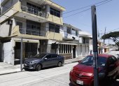 HABITANTES DE LA CIUDADELA KENEDY NUEVA SE QUEJAN POR LOS CONTINUOS ROBOS A DOMICILIO Y ACCESORIOS DE VEHICULOS EN EL SECTOR /JIMMY NEGRETE/GUAYAQUIL-ECUADOR