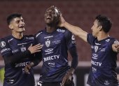 Beder Caicedo (centro) ha sido un jugador clave en Independiente del Valle. Ahora pasa por sus momentos más bajos