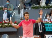 Casper Ruud celebró tras vencer al kazajo Alexander Bublik en el Mutua Madrid Open.
