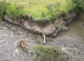 La crecida del río San Pedro, producto de las lluvias, provocó el daño en la línea de conducción.