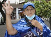 Bella Cabrera es conocida entre los hinchas de Emelec como la "Abuelita boquera".
