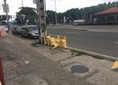 La basura de construcción tirada en la avenida 25 de Julio, que denunciaron los moradores de la ciudadela Nueva de Octubre, al sur de la urbe.
