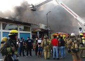Incendio ocurrido hace unos minutos en el centro de la ciudad, en la avenida Quito y calle Manabía