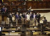 Los legisladores presentes optaron por tomarse fotografías. Para algunos, esta será su último evento en el pleno.