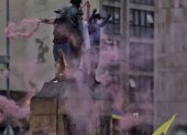 Ls protestas y el vandalismo no respetan ni a las estatuas de los próceres.