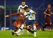 Buenos Aires (Argentina), 13/05/2021.- Velez Sarsfield"s Lucas Janson (R) in action against LDU Quito"s Lucas Piovi, during a group G match of the Copa Libertadores, at the Jose Amalfitani Stadium in Buenos Aires, Argentina, 13 May 2021. EFE/EPA/Marcos Brindicci / POOL Velez Sarsfield - LDU Quito