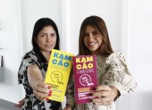 Las hermanas viteri muestran su emprendimiento de chocolates sin azúcar.