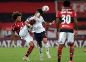 Willian Arao fue expulsado del partido al minuto 15 por agredir a un rival