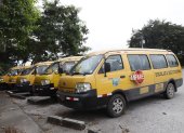 Más de una decena de buses escolares están guardados en los patios de la Academia Naval Almirante Illingworth, donde prestaban servicio.